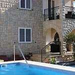 Family-friendly With Swimming Pool Rogac, Solta - 5183 דירה
