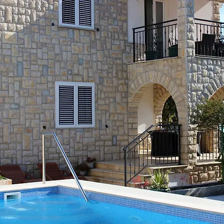 Seaside With A Swimming Pool Rogac, Solta - 5183 Apartment