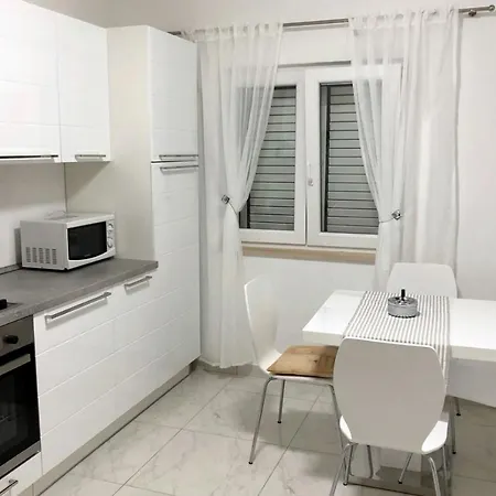 Seaside With A Swimming Pool Rogac, Solta - 5183 Apartment