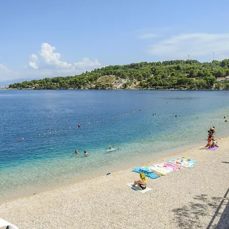 Seaside With A Swimming Pool Rogac, Solta - 5183 Apartment *