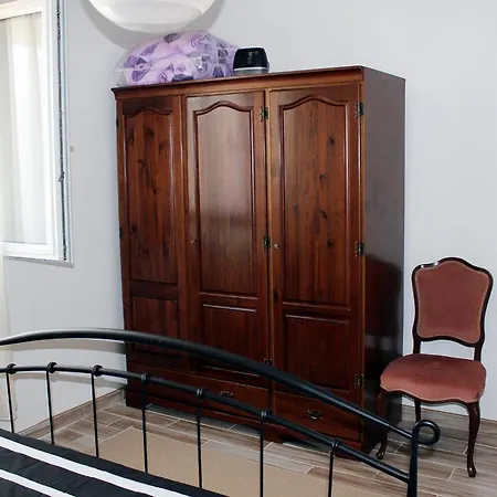 Family-friendly With Swimming Pool Rogac, Solta - 5183 Appartement